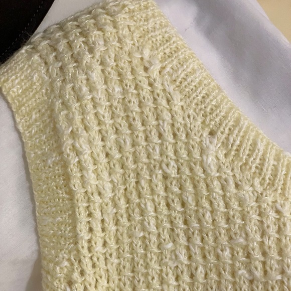 Vintage hand knit soft yellow oversized scoop neck sweater vest - Picture 9 of 11